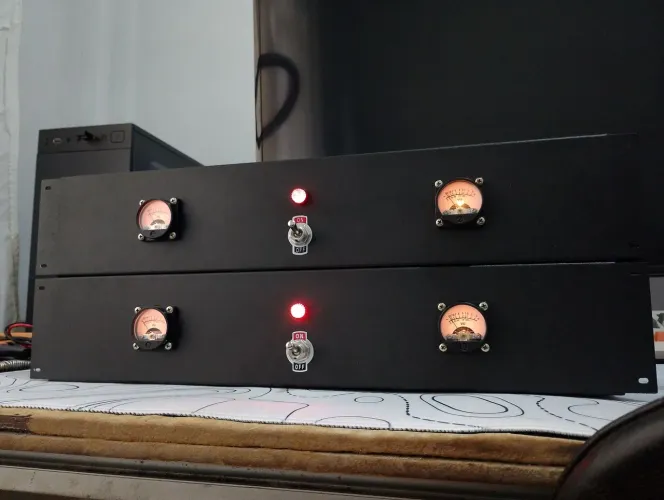 Hardware VU Meter Rack