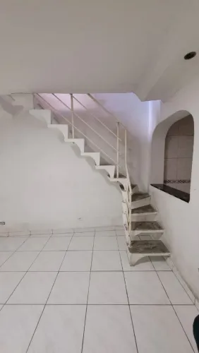 ESCADA PRE MOLDADA COM CORRIMÃO 
