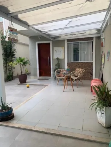 Casa em Itaipu, 4 quartos(3 Suítes) | 180m²