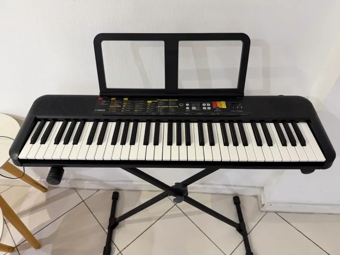 Teclado Yamaha PSR-F52 + Suporte X - Excelente, super novo!