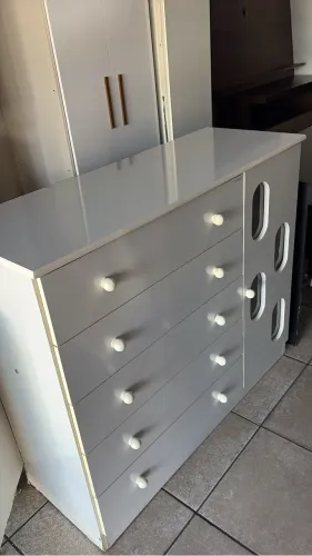 Cômoda branca