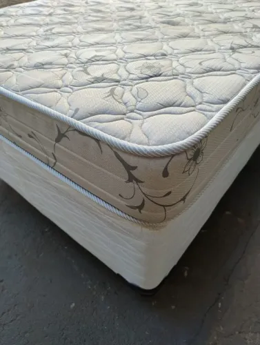 Cama de solteiro com colchão d33
