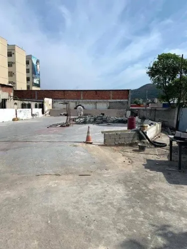 Terreno comercial disponível para locação em Bento Ribeiro, Rio de Janeiro, RJ
