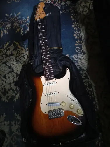 Guitarra squier strato