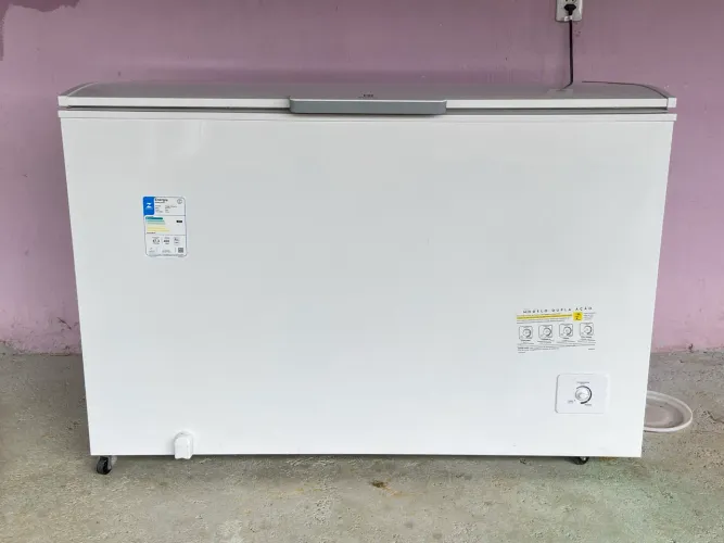 Vende - se Freezer NOVA!!