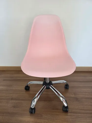 Cadeira giratória rosa