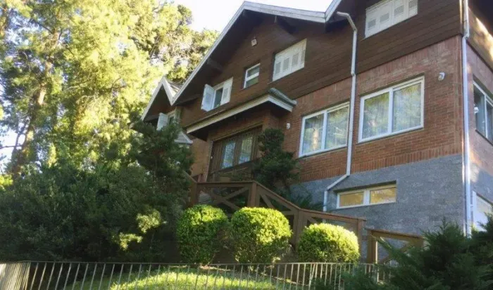 Casa 05 Dorm. - Bairro Planalto