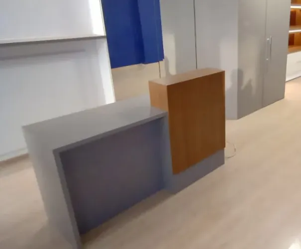 Mesa de Escritório com gaveteiro
