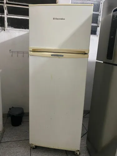 Geladeira Electrolux 220v