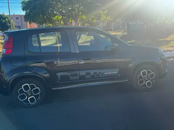 Fiat Uno Sporting 1.4 EVO Fire Flex 8V 4P 2012
