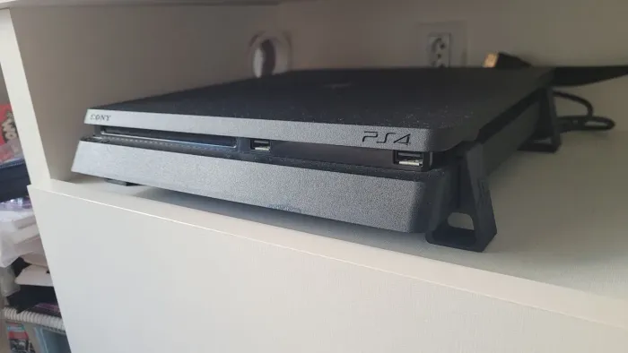 Playstation 4 Slim 1tb + jogos + 2 controles e base de carregamento