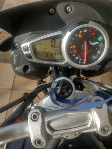 Triumph speed triple 1050i