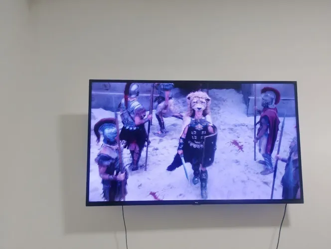 Smart TV TCL 50" ótimo estado.
