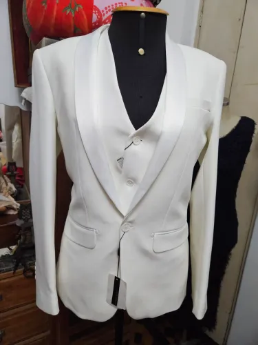 Terno Slim Fit com Colete e Calça com Ajuste