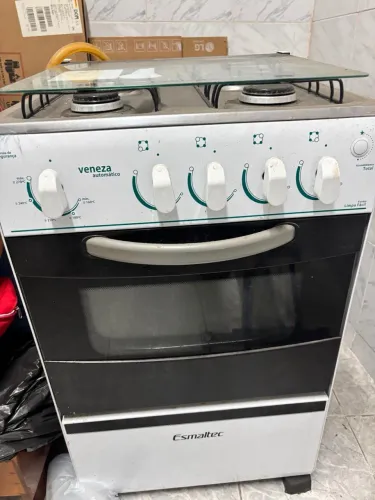 Vendo fogão semi novo 300,00