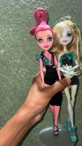 Bonecas Monster High Gigi Grant 13 Desejos e Lagoona Blue Skull Shores