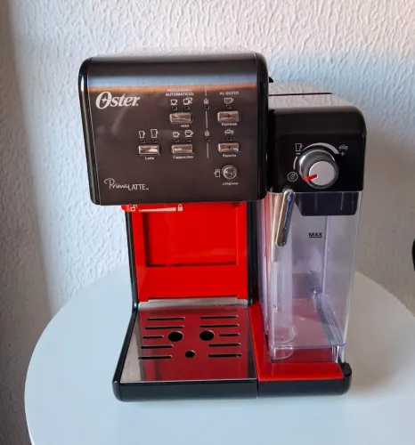 Cafeteira Oster PrimaLatte 2 - Espresso e Cappuccino.