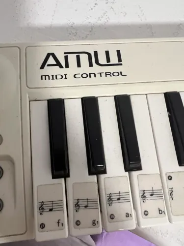 Controladora/Teclado USB MIDI
