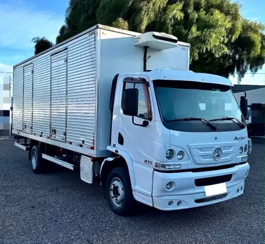 Mb accelo 815/baú refrigerado/2014