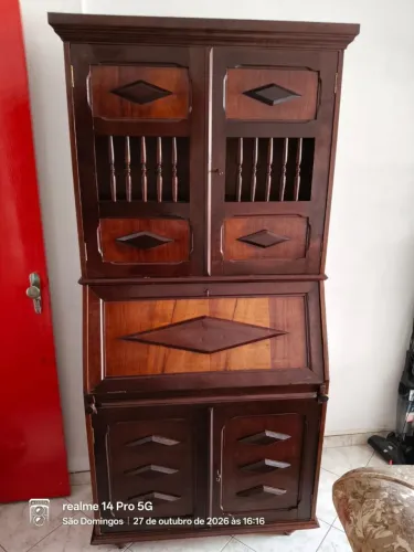 Armário cristaleira e escrivaninha antiga vintage.
