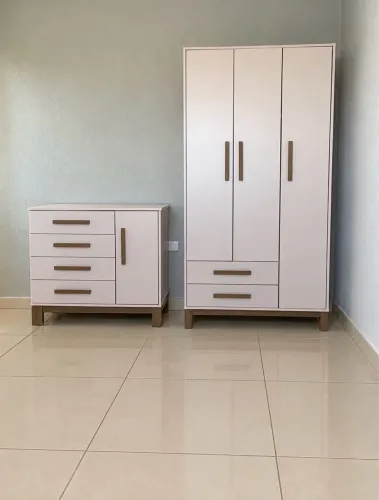 Cômoda + Guarda roupa 400,00 cada 