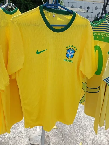 Camisas do Brasil novas, 20 reais
