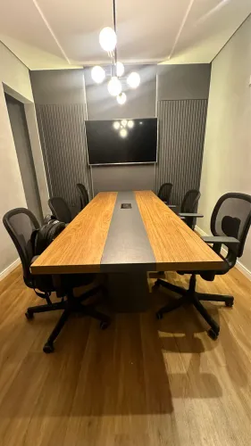 PAINEL COM PORTA DISFARÇADA