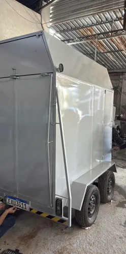 CARRETINHA PARA TRANSPORTE DE CAVALO - SEMI NOVA