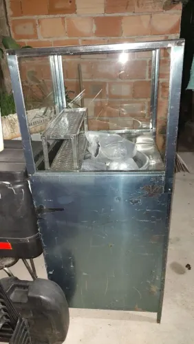 Pasteleira salgados ou pastel 