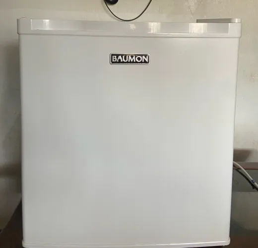 Vende-se frigobar BAUMON 46L