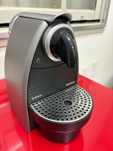 Cafeteira nespresso essenza