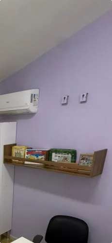Prateleira de livros , brinquedos e outros