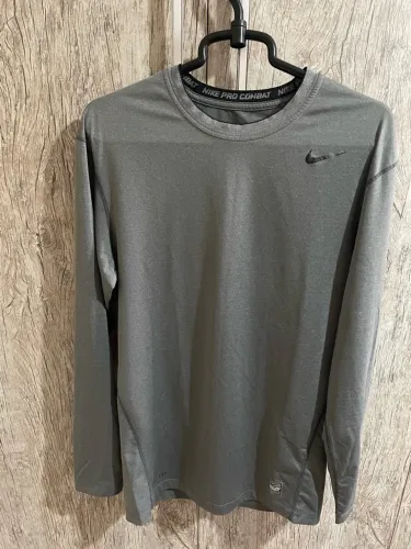 camisa nike pro combat manga longa cinza gg