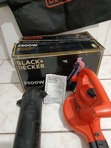 Soprador/aspirador de folhas marca Black Deker 110V com pouco uso