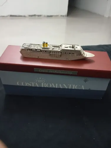 Miniatura navio costa neo romantica italiano