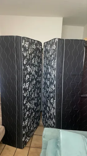 Cama de solteiro + cabeceira estofada 