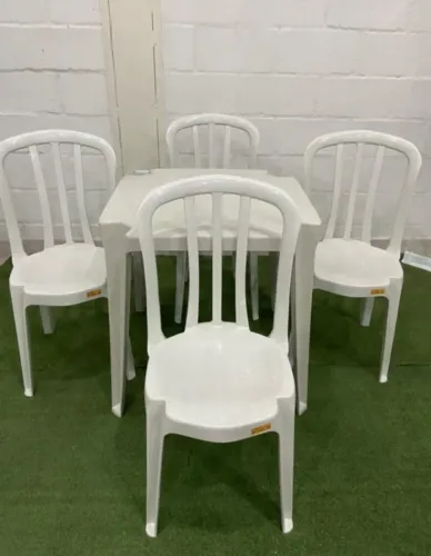 PROMOÇÃO Jogo de Mesa Plástica com cadeira Bistrô Branca 182kg