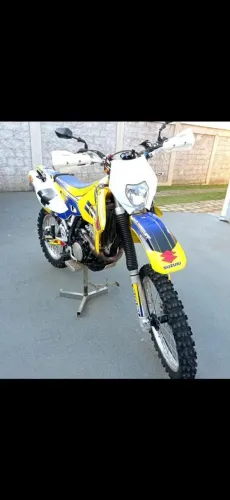Drz 400 Suzuki emplacada