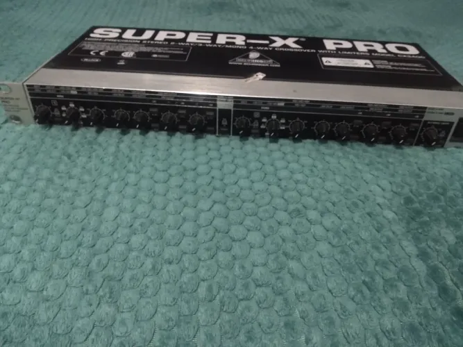 Crossover Behringer e equalizador 31 banda 