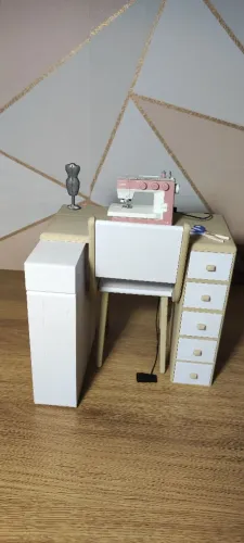 Mesa de costura para boneca Barbie,com máquina Elgin