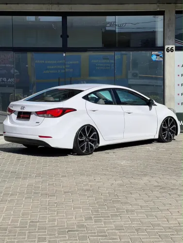 Hyundai Elantra GLS 2.0 16V Flex Aut. 2015