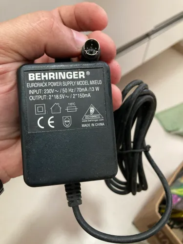 Fonte Behringer original MXEU3