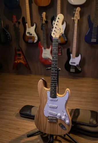 GUITARRA ELÉTRICA BRAVO STRATO
