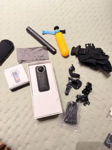 Insta360 X3 - Câmera 360° 5.7K + Acessórios - Estado de Nova