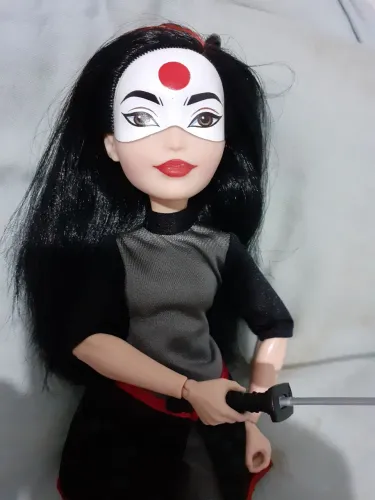 Boneca Katana DC Superhero girls (LER DESCRIÇÃO)