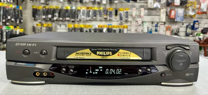 Vídeo Cassete Philips VR757 6 Cabeças Hi-Fi Estéreo Turbo Drive funcionando