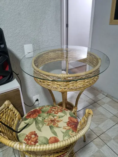 ?Vendo Mesa com Cadeiras - Conjunto Completo em Ótimo Estado!