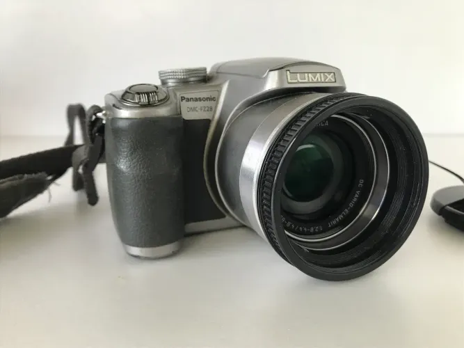 Panasonic Lumix DMC-FZ28 ; 27-486 mm (18x optical zoom) F2.8 - F4.4