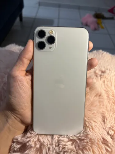 iPhone 11 Pro Max trincado
