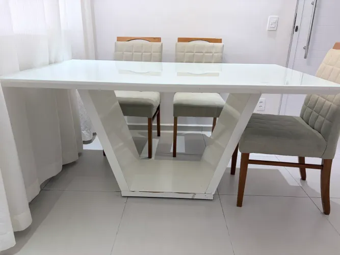 Venda de 5 cadeiras - A mesa vai de brinde!
